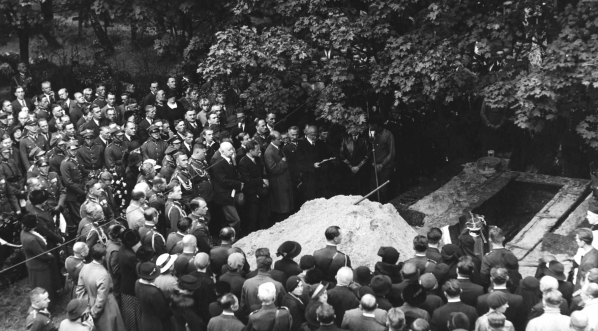  Pogrzeb gen. bryg. Juliana Stachiewicza w Warszawie we wrześniu 1934 roku. (9)  