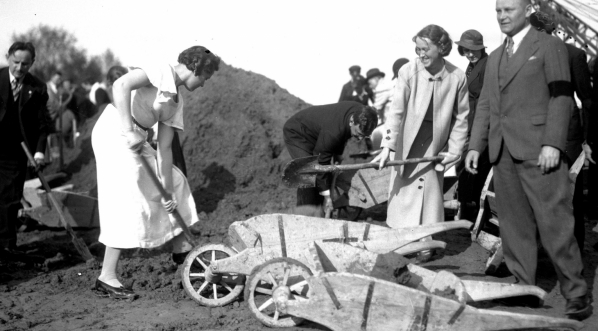  Budowa Kopca imienia marszałka Józefa Piłsudskiego na Sowińcu w Krakowie w maju 1935 r. (5)  