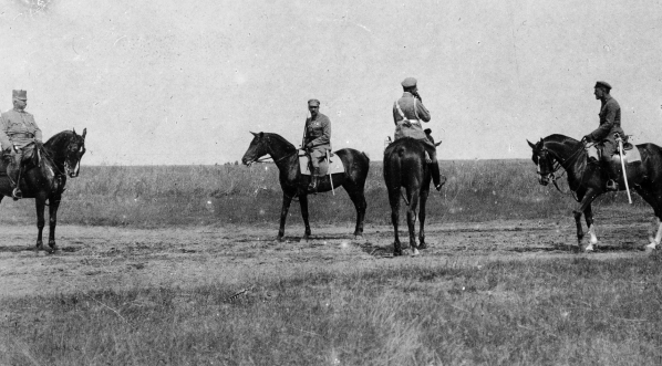  Defilada całości Legionów Polskich przed generałem Friedrichem von Bernhardim w Czeremosznie na Wołyniu 15.07. 1916 r.  