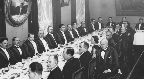  Przyjęcie na cześć prezydenta m.st. Warszawy Stefana Starzyńskiego wydane przez Polski Związek Wydawców Dzienników i Czasopism w sali Resursy Kupieckiej w Warszawie 16.01.1935 roku. (2)  