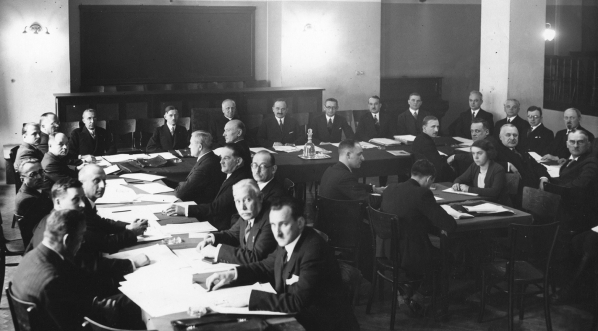  Pierwsze posiedzenie Rady Głównej Ogólnokrajowego Związku Spółdzielczego w Warszawie.  
