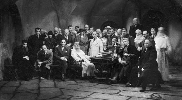  Fotografia grupowa podczas realizacji filmu "Przeor Kordecki - obrońca Częstochowy" w 1934 r.  