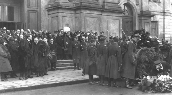  Pogrzeb gen. Jana Romera w kościele garnizonowym w Warszawie w marcu 1934 roku. (2)  