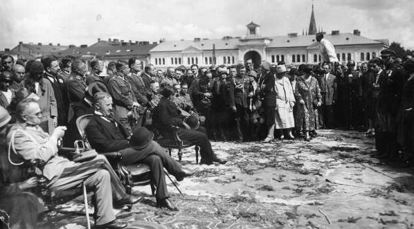  Uroczystości na placu Wolności w Kielcach w czasie V Zjazdu Legionistów  8.08.1926 r.  
