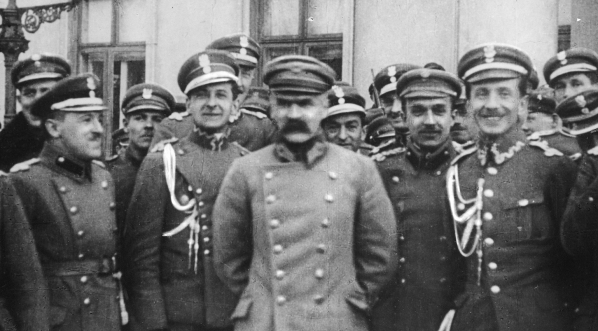  Naczelnik Państwa Józef Piłsudski ze swoimi współpracownikami w latach 1919 - 1920. (2)  