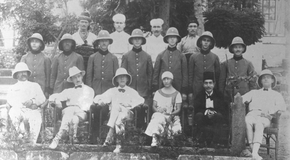  Pracownicy Poselstwa RP w Turcji w 1926 roku.  