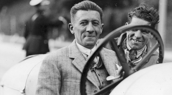  Międzynarodowe wyścigi samochodowe we Lwowie.  