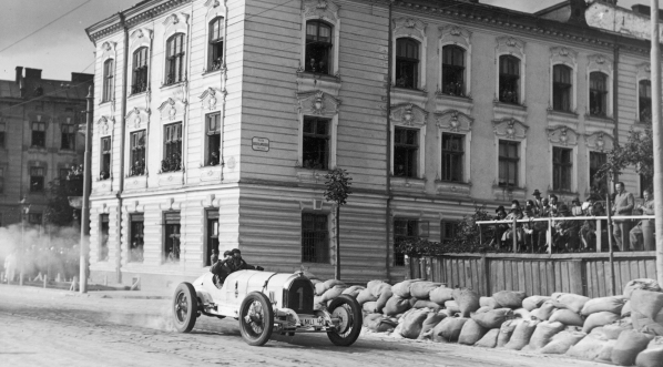  Międzynarodowy Okrężny Wyścig  Samochodowy we Lwowie w czerwcu 1932 roku.  