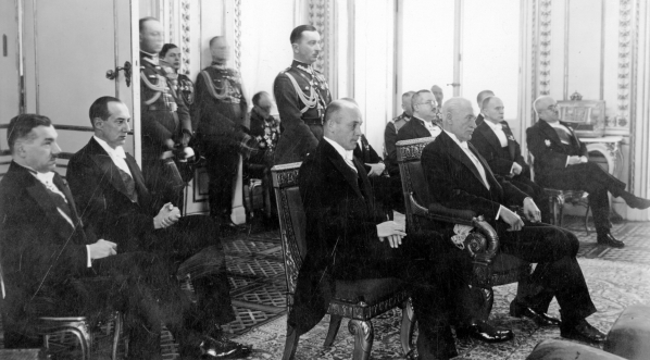  Składanie życzeń noworocznych prezydentowi RP Ignacemu Mościckiemu na Zamku Królewskim w Warszawie  1.01.1934 r.  