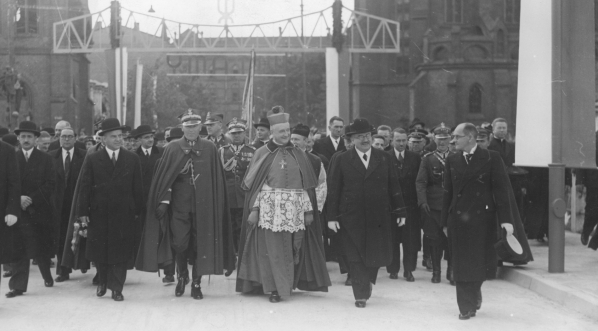  Uroczystość otwarcia mostu im. Marszałka Edwarda Śmigłego-Rydza na Wiśle we Włocławku we wrześniu 1937 roku.  
