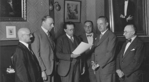  Przekazanie Rady Miejskiej prezydentowi m.st. Warszawy Zygmuntowi Słomińskiemu w lipcu 1933 roku.  