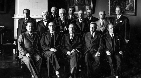  Uroczyste posiedzenie Magistratu m.st. Warszawy z okazji zakończenia pięcioletniej kadencji w lipcu 1932 roku.  