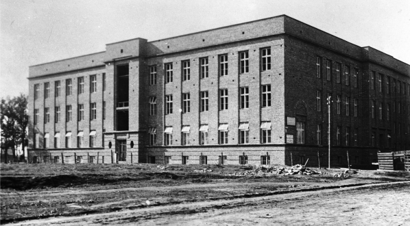  Instytut Radowy im. Marii Skłodowskiej-Curie przy ul. Wawelskiej w Warszawie, 1931 r.  