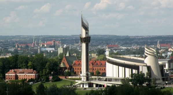  Widok na Sanktuarium Bożego Miłosierdzia w Krakowie-Łagiewnikach z  wieży Centrum Jana Pawła II.  