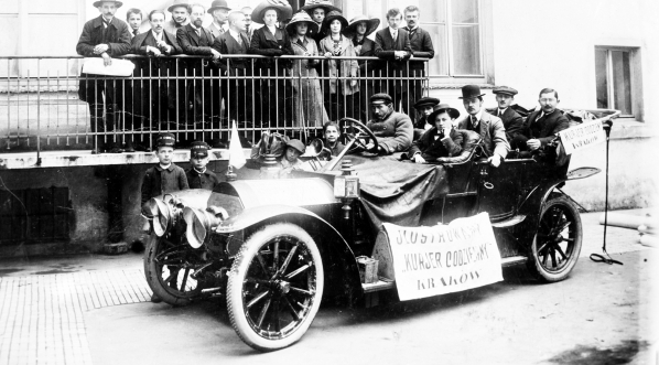  Redakcja koncernu prasowego "Ilustrowanego Kuriera Codziennego"  w Krakowie.  