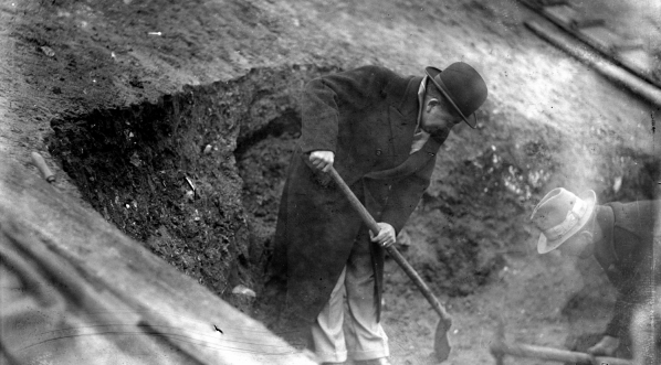  Badania archeologiczne Kopca Krakusa w Krakowie, grudzień 1935 roku.  