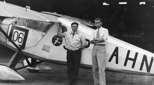  Powitanie w Warszawie polskiej ekipy ze zwycięzcą Międzynarodowych Zawodów Samolotów Turystycznych (Challenge 1932) pilotem Franciszkiem Żwirkiem, 7.08.1932 r.  