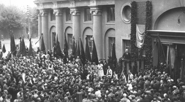  Uroczystości w Warszawie w 25 rocznicę stracenia działacza niepodległościowego i socjalistycznego Stefana Okrzei 27.07.1930 r.  
