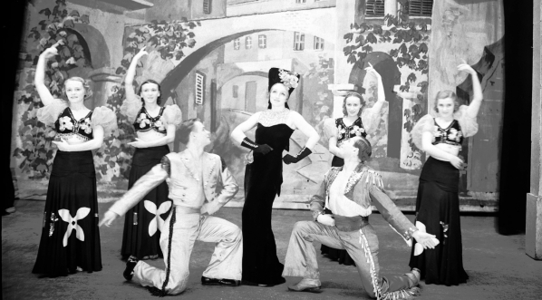  Rewia „Kwiaty” w Teatrze Bagatela w Krakowie w kwietniu 1936 roku.  