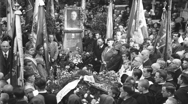  Uroczystości ku czci Brata Alberta w Krakowie w ramach Tygodnia Miłosierdzia w sierpniu 1938 roku.  