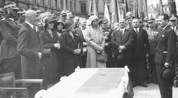  Uroczystość poświęcenia sztandaru Związku Inwalidów Wojennych RP w Warszawie w lipcu 1930 roku.  