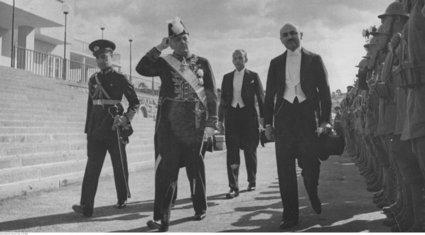  Złożenie listów uwierzytelniających prezydentowi Turcji Mustafie Kemalowi Ataturkowi przez ambasadora Polski w Turcji Michała Sokolnickiego w lipcu 1936 roku.  