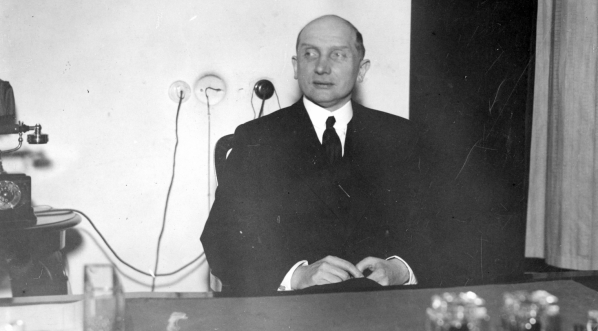  August Zaleski, minister spraw zagranicznych.  
