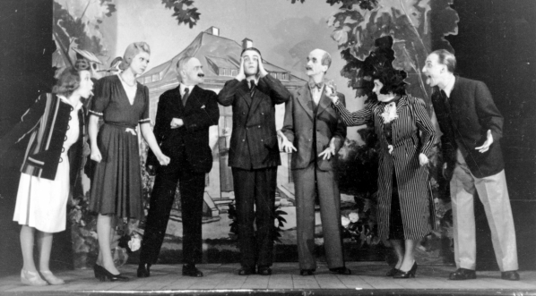  Teatrzyk rewiowy "Zloty Ul" - rewia "Pewnej nocy księżycowej", luty 1943 rok.  