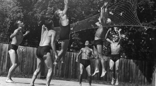  Narciarze na obozie treningowym w Krakowie we wrześniu 1935 roku.  