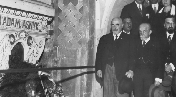  Obchody 100 rocznicy urodzin Adama Asnyka w Krakowie w 1938 roku.  