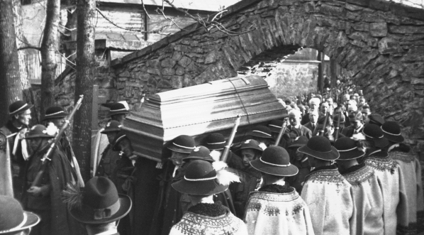  Przewiezienie zwłok Władysława Orkana z Krakowa do Zakopanego w 1931 roku.  