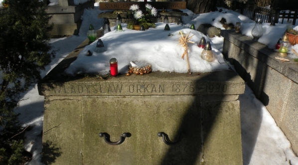  Grób Władysława Orkana  na Cmentarzu Zasłużonych na Pęksowym Brzyzku w Zakopanem.  