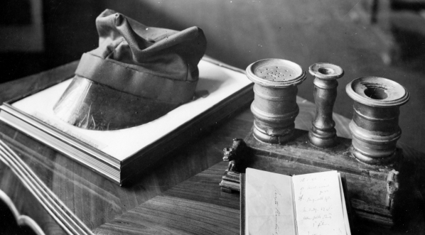  Czapka, notatnik i kałamarz dr Karola Marcinkowskiego ze zbiorów  Wielkopolskiego Muzeum Wojskowego w Poznaniu.  