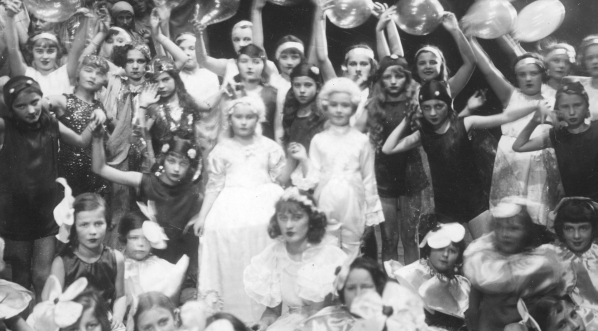  Akademia młodzieży szkół lwowskich z okazji 25 rocznicy śmierci Marii Konopnickiej w 1935 roku.  