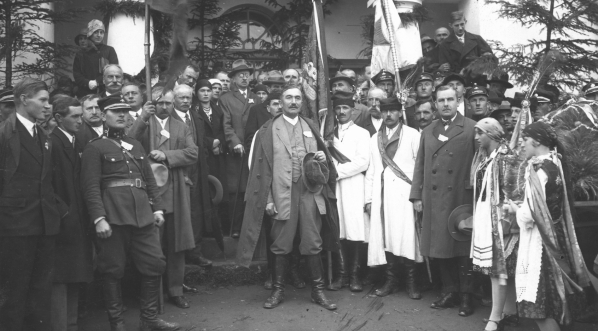  Uroczystości w Wierzchosławicach z okazji rocznicy Bitwy Warszawskiej 1920 roku zwanej "cudem nad Wisłą" w 1930 roku.  