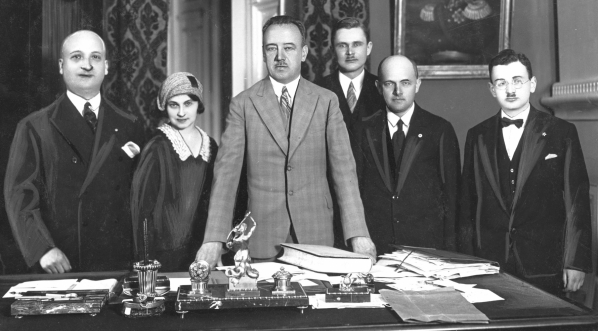  Delegacja esperantystów u prezydenta Warszawy Zygmunta Słomińskiego z petycją o przemianowanie ulicy Dzikiej na Zamenhofa w maju 1939 roku.  