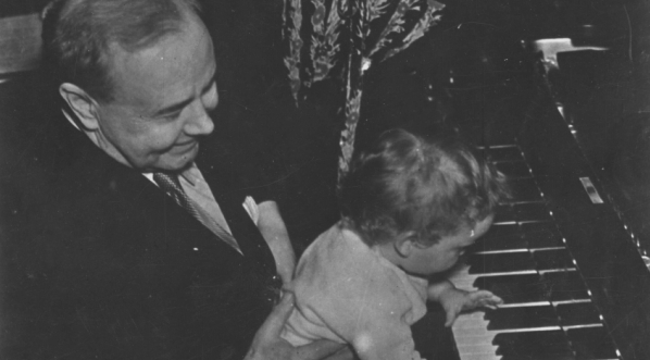  Pianista i kompozytor Józef Hofmann z żoną i synkiem.  