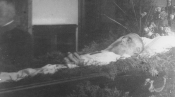  Pogrzeb hrabiego Władysława Zamoyskiego w październiku 1924 roku.  