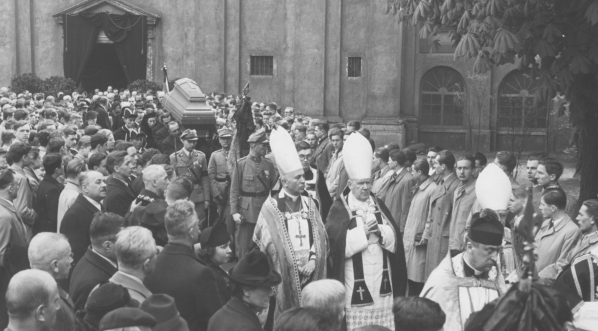  Pogrzeb hrabiego Maurycego Klemensa Zmoyskiego 8.05.1939 r.  