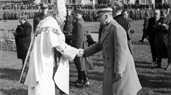  Uroczystość wręczenia sztandarów oddziałom saperów polskich we Francji 30.03.1940 r.  