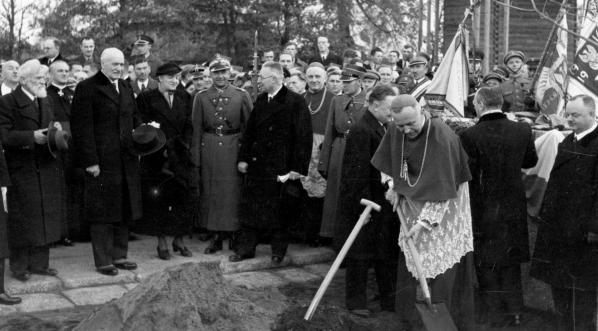  Uczczenie pamięci marszałka Polski Józefa Piłsudskiego w Zułowie w październiku 1937 roku.  