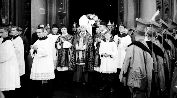  Pogrzeb wojewody lwowskiego pułkownika Władysława Beliny-Prażmowskiego w Krakowie w październiku 1938 roku.  