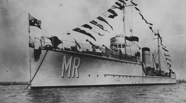  Torpedowiec ORP "Mazur" na morzu.  