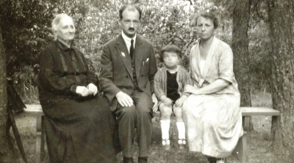  Portret Wacława Borowego z kilkoma osobami z 1926 roku.  