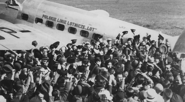 Przelot dyrektora PLL LOT Wacława Makowskiego na samolocie Lockheed L-14 Super Electra na trasie Los Angeles-Ameryka Środkowa-Ameryka Południowa-Atlantyk-Afryka-Rzym, 5.06.1938 r.  