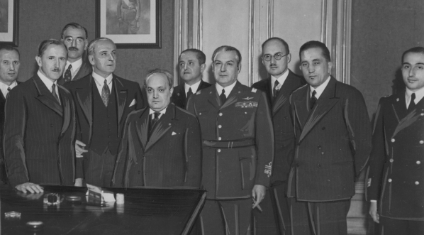  Podpisanie polsko-włoskiej umowy w sprawie regularnej komunikacji lotniczej między Polską a Włochami w styczniu 1939 roku.  