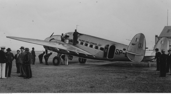  Przelot dyrektora PLL LOT Wacława Makowskiego na samolocie Lockheed L-14 Super Electra na trasie Los Angeles-Ameryka Środkowa-Ameryka Południowa-Atlantyk-Afryka-Rzym 21.05.1938 r.  