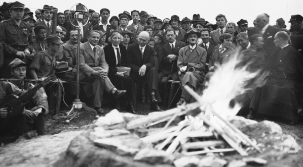  Uroczystości na Błoniach Krakowskich z okazji święta harcerzy Ziemi Krakowskiej w lipcu 1932 roku.  