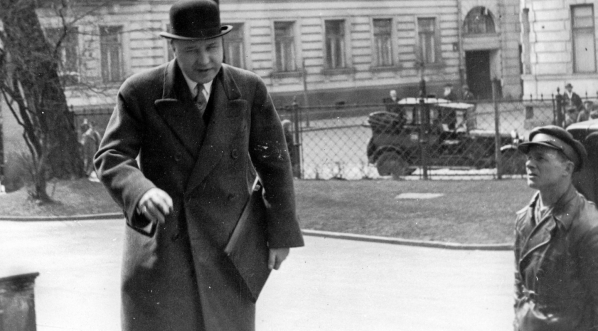  Posiedzenie Sejmu w 1931 roku w sprawie ratyfikacji pożyczki kolejowej udzielonej Polsce przez Francję 25.04.1931 r.  