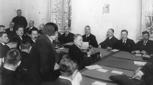  Posiedzenie sejmowej komisji regulaminowej w sprawie wydania pięciu przetrzymywanych za działalność antypaństwową posłów w styczniu 1927 roku.  